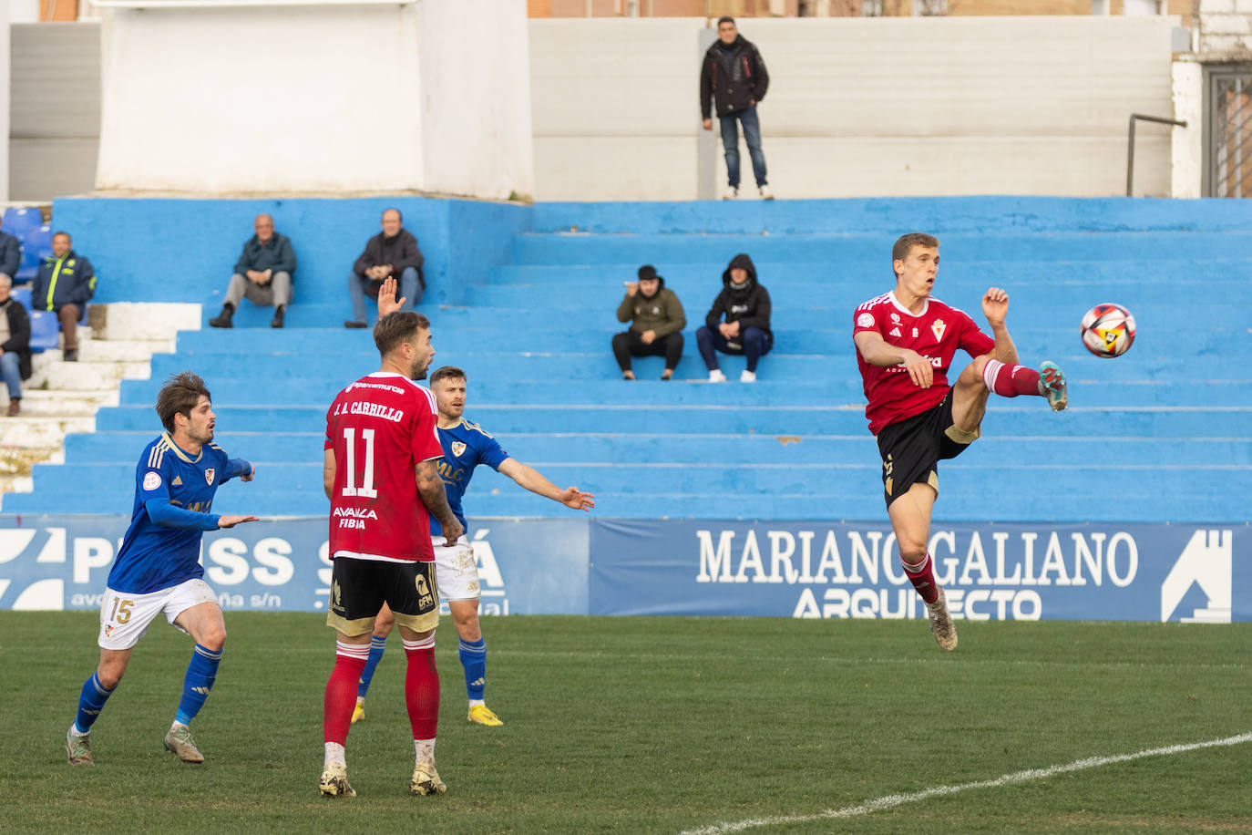 La derrota del Real Murcia frente al Linares Deportivo, en imágenes