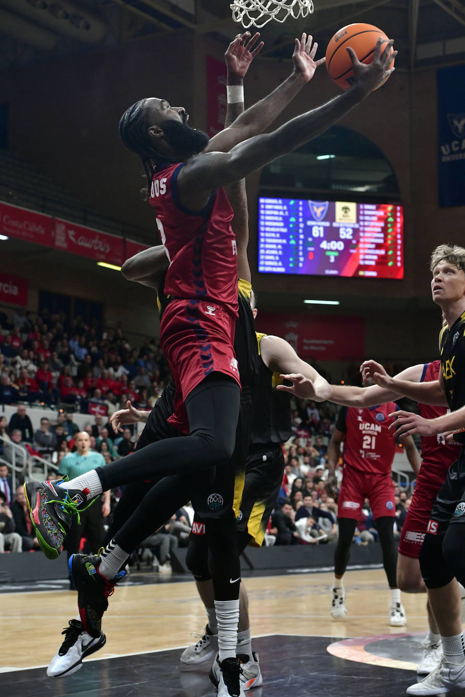 Las imágenes del partido entre el UCAM Murcia y el AEK Betsson