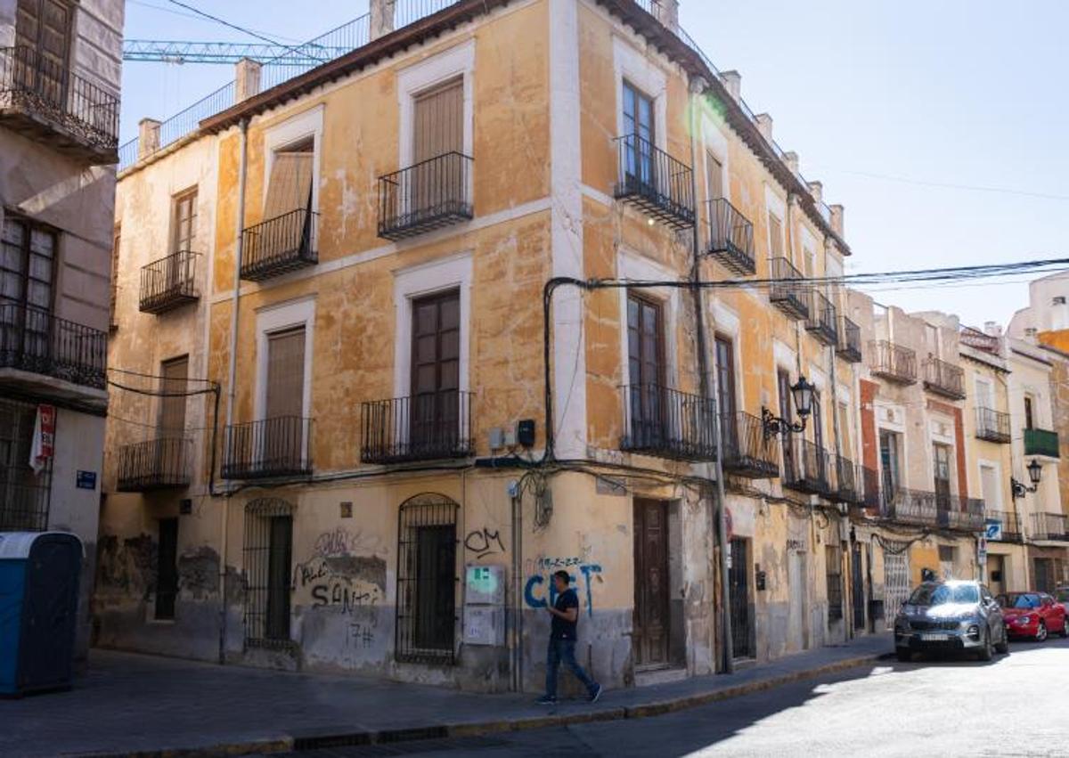 Imagen secundaria 1 - Globo sonda para testar si Orihuela está a favor de más sanciones a los propietarios de viviendas ruinosas