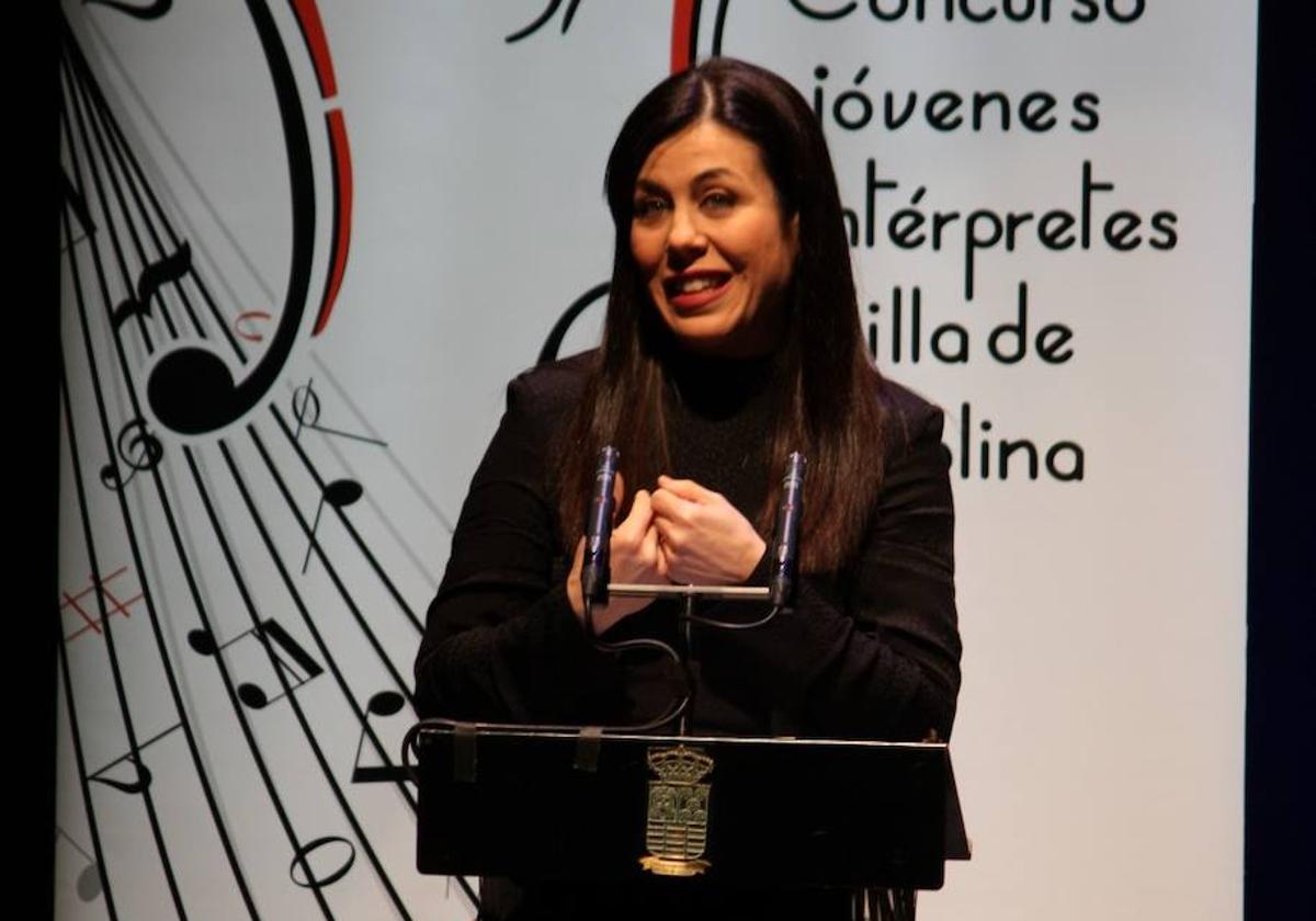 La directora de orquesta Virginia Martínez en la gala final del X Concurso de Jóvenes Intérpretes Villa de Molina.
