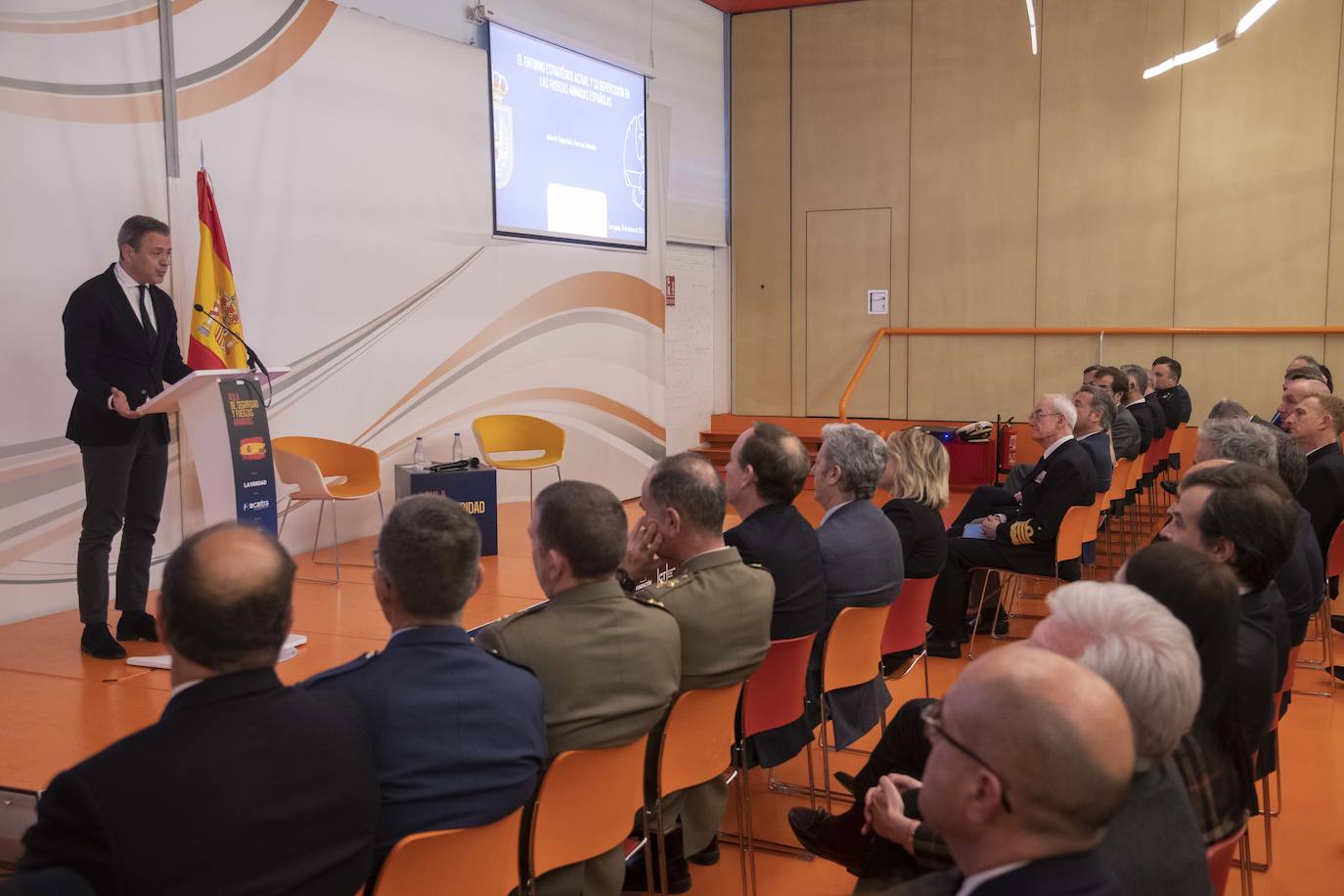 La inauguración del Aula de Seguridad y Fuerzas Armadas, en imágenes