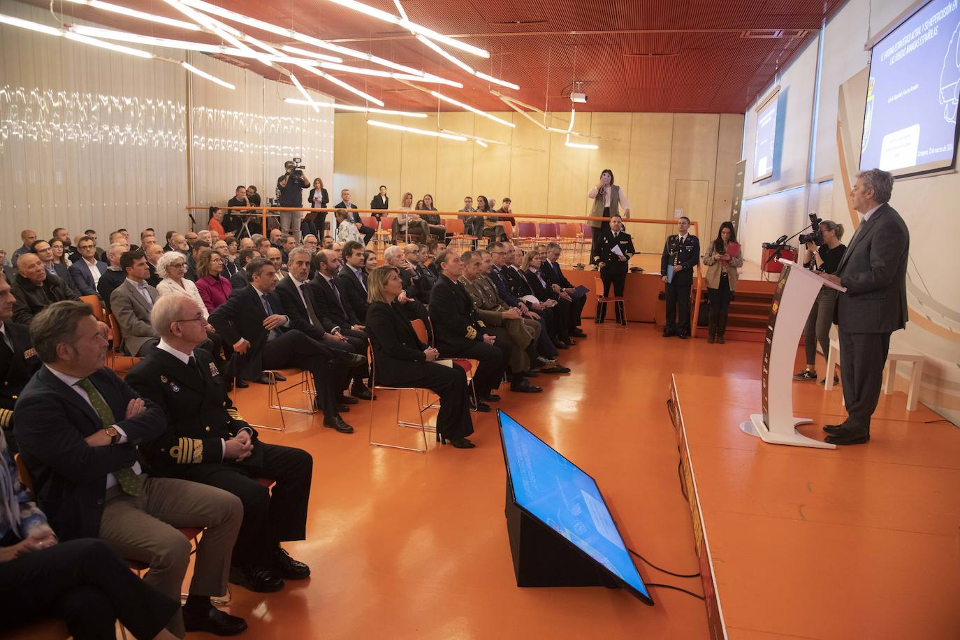 La inauguración del Aula de Seguridad y Fuerzas Armadas, en imágenes