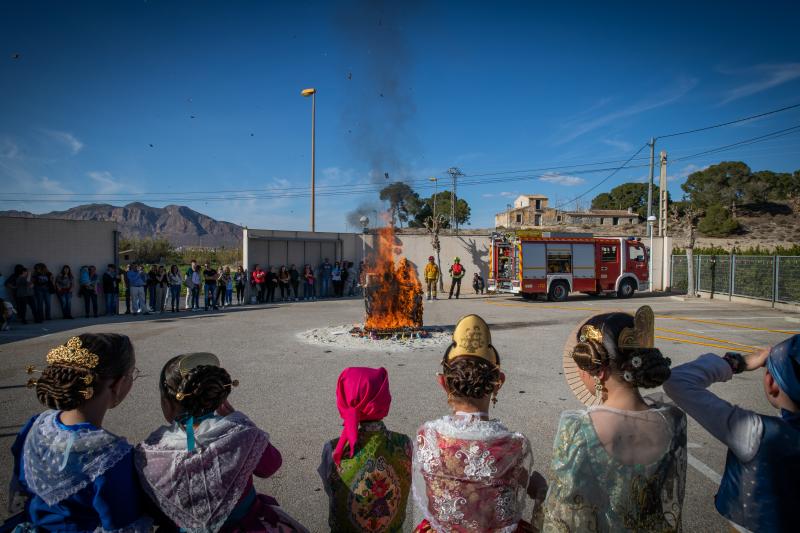 La cremà de las fallas del colegio de Hurchillo, en imágenes