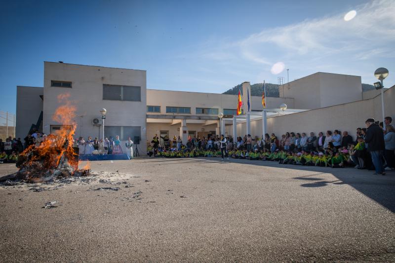 La cremà de las fallas del colegio de Hurchillo, en imágenes