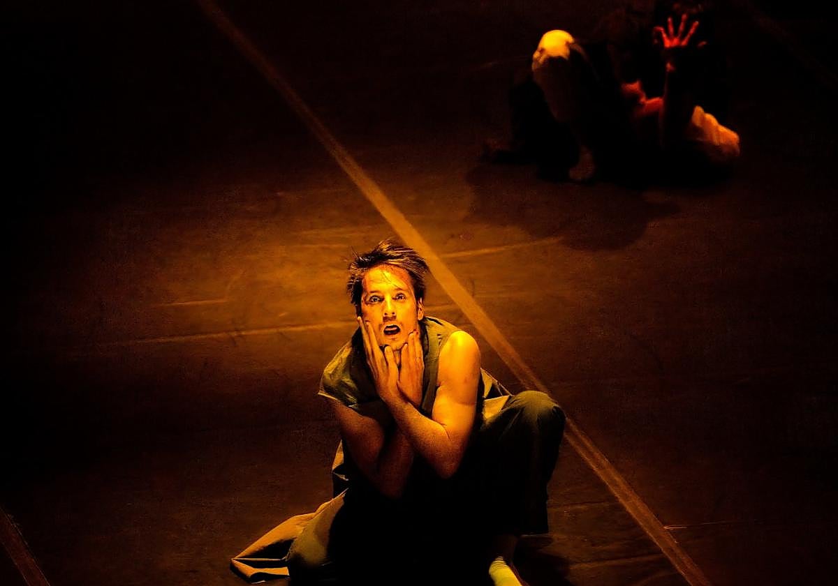 El bailarín Mario Bermúdez interpreta 'Averno'.