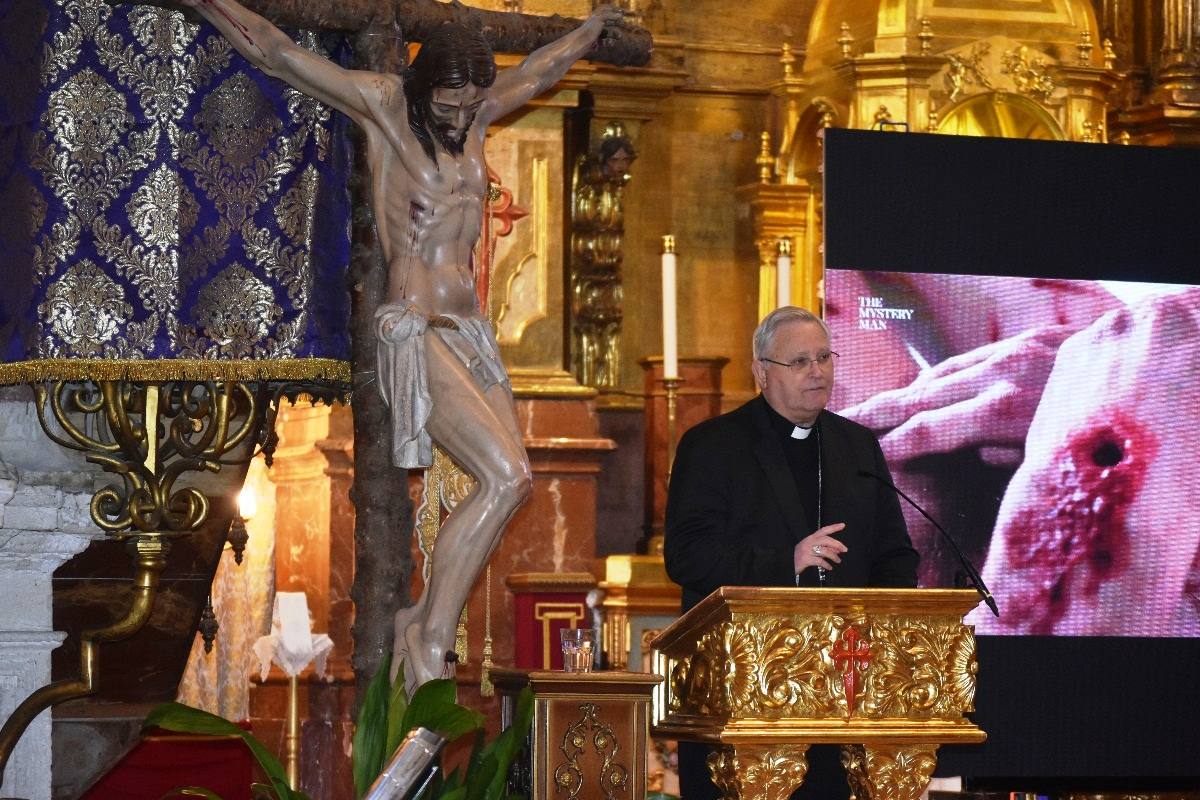 La Compañía abre sus puertas a «The Mystery Man»