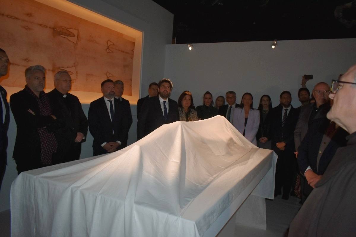 La Compañía abre sus puertas a «The Mystery Man»