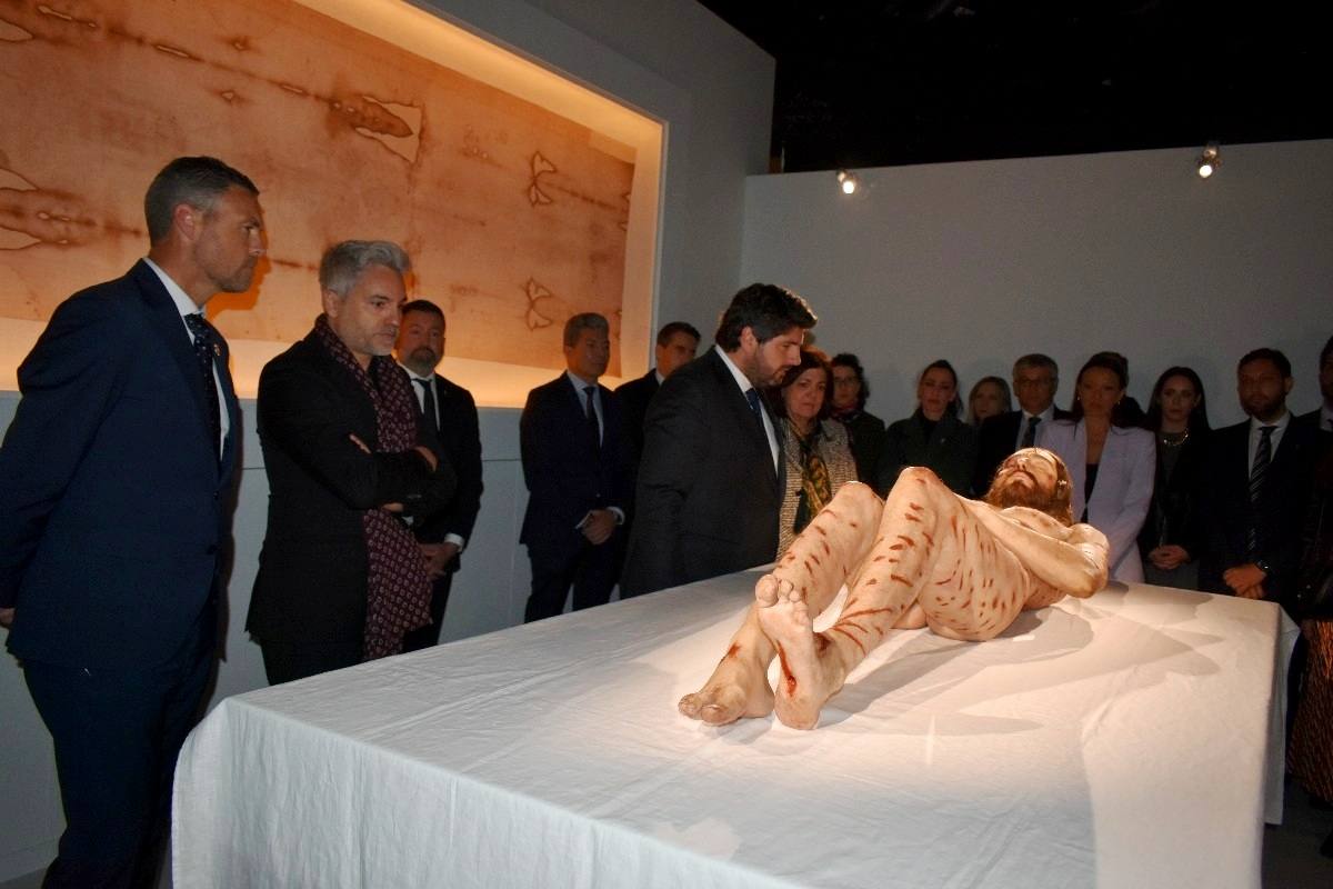 La Compañía abre sus puertas a «The Mystery Man»