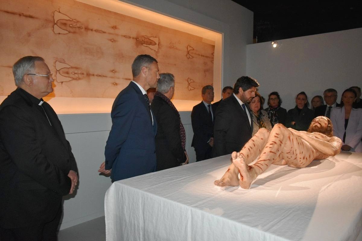 La Compañía abre sus puertas a «The Mystery Man»