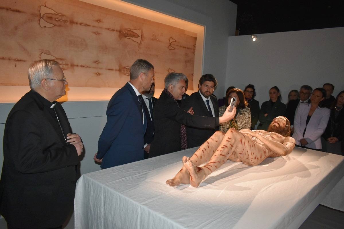 La Compañía abre sus puertas a «The Mystery Man»