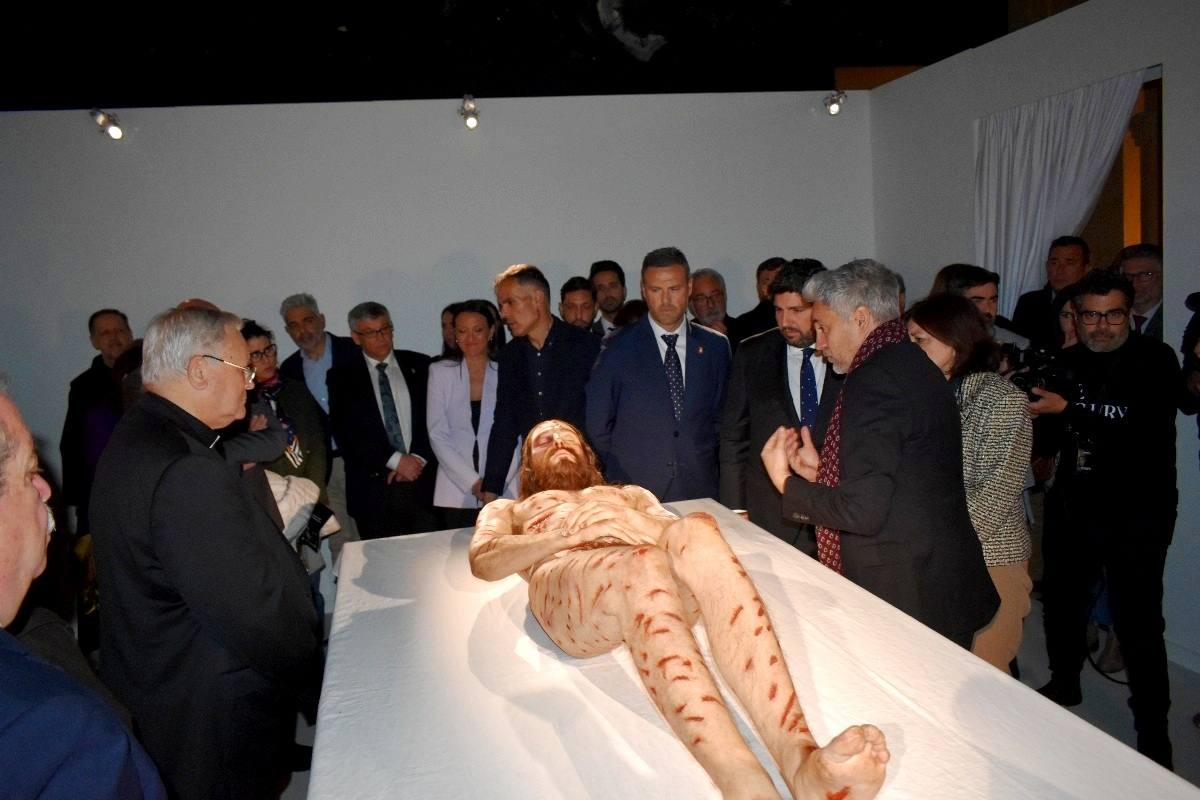 La Compañía abre sus puertas a «The Mystery Man»