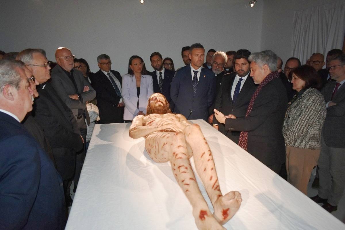 La Compañía abre sus puertas a «The Mystery Man»