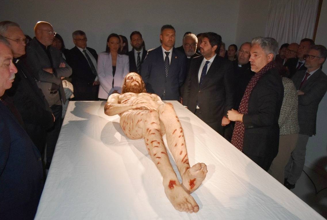 La Compañía abre sus puertas a «The Mystery Man»