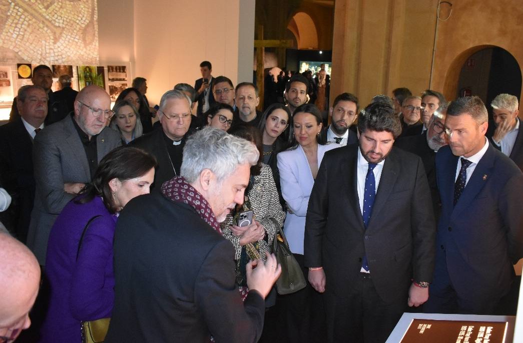 La Compañía abre sus puertas a «The Mystery Man»