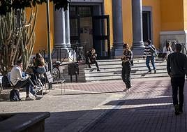 Alumnos en el campus de La Merced en una imagen de archivo.