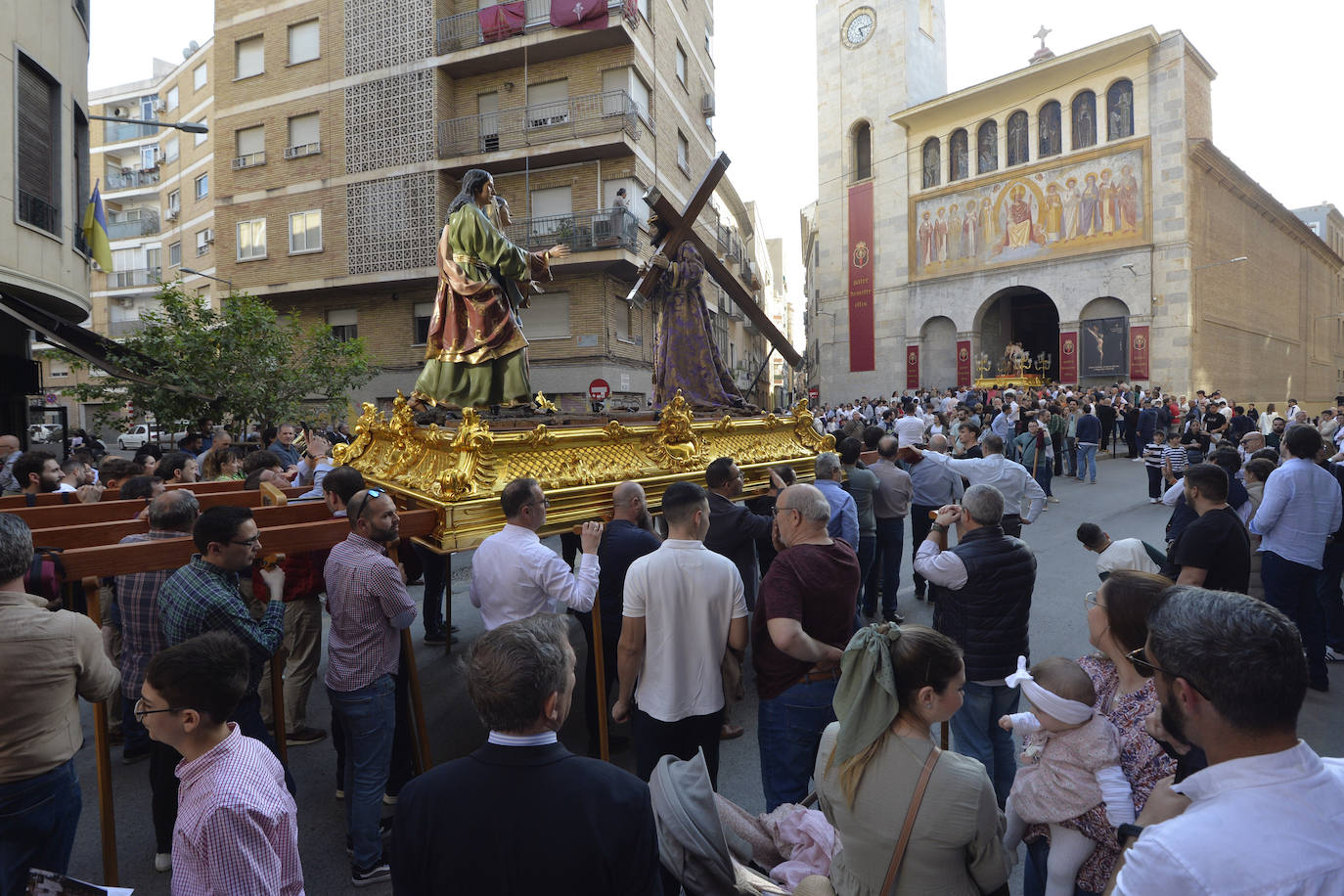 El traslado de los pasos de la Cofradía del Perdón de Murcia, en imágenes