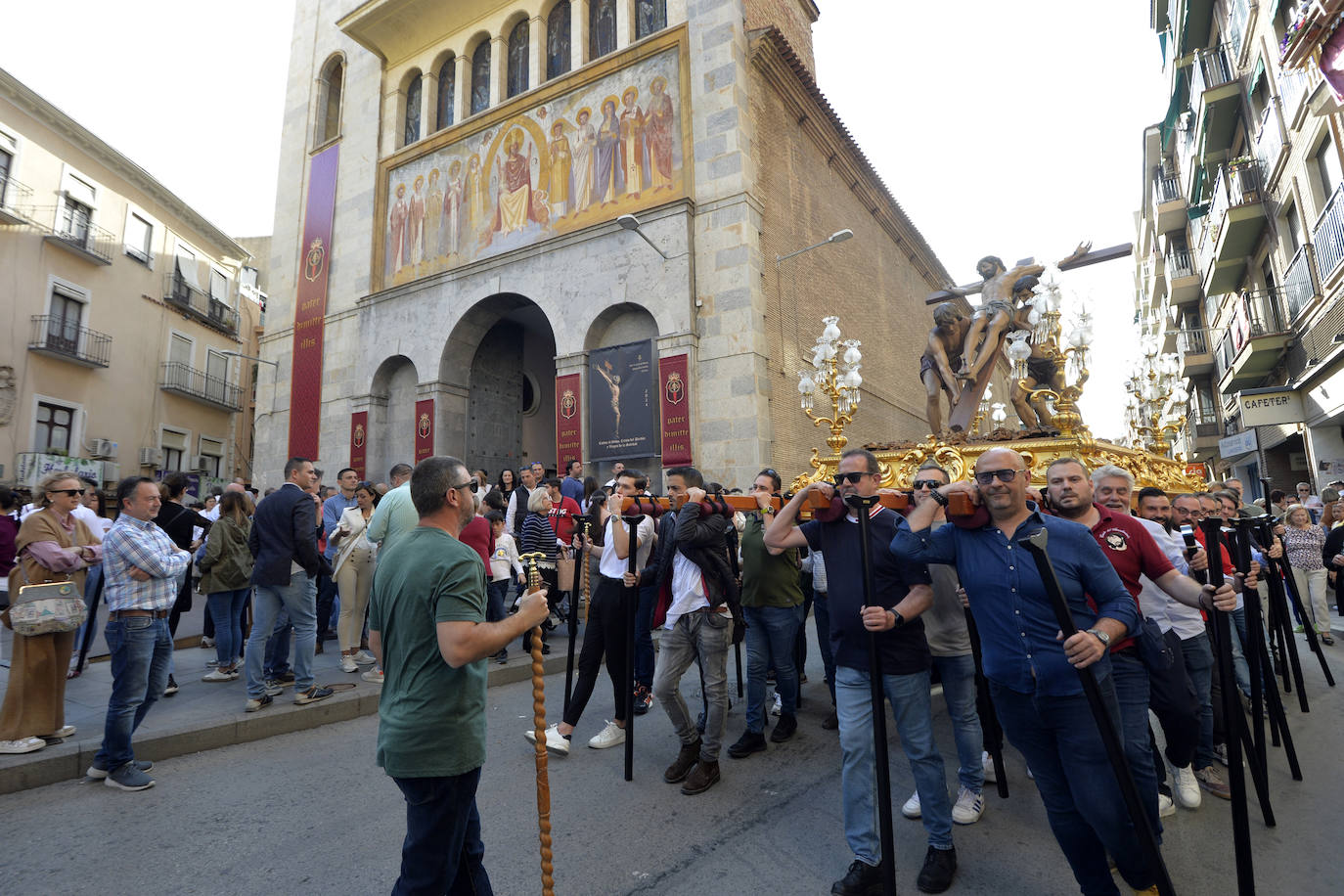 El traslado de los pasos de la Cofradía del Perdón de Murcia, en imágenes