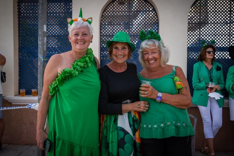 San Patricio tiñe de verde las calles de Orihuela Costa