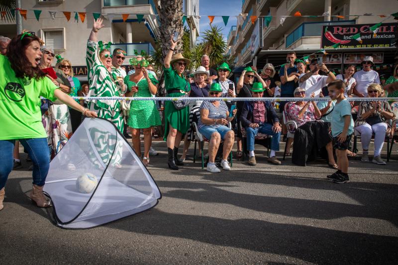 San Patricio tiñe de verde las calles de Orihuela Costa