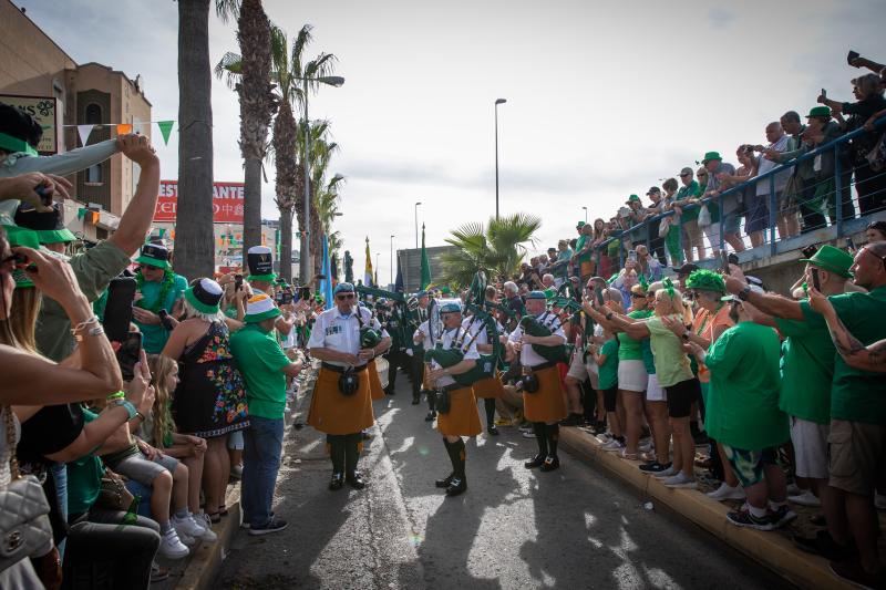 San Patricio tiñe de verde las calles de Orihuela Costa