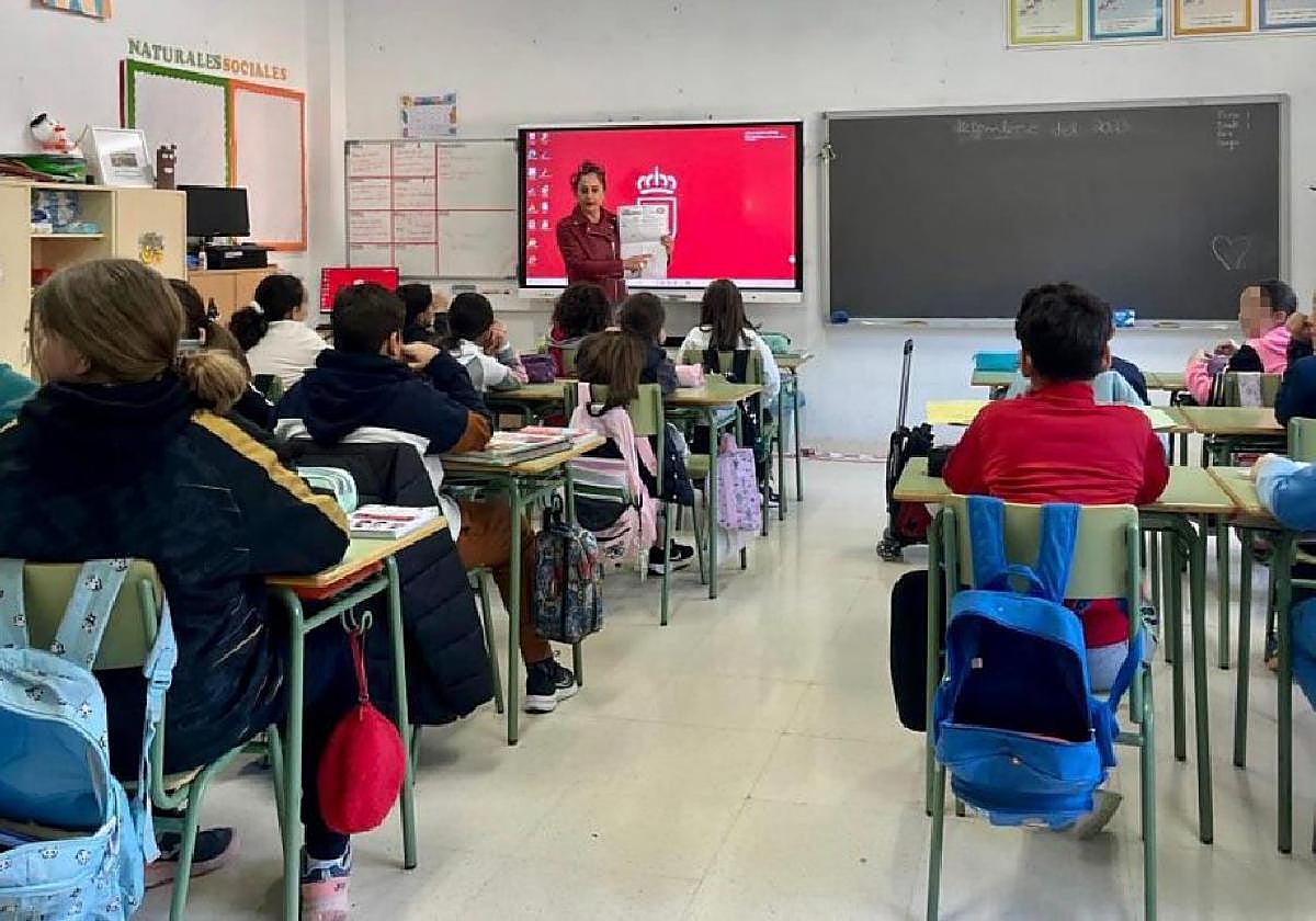 Alumnos en una clase del CEIP Antonio Molina, donde se llevarán a cabo obras de ampliación.