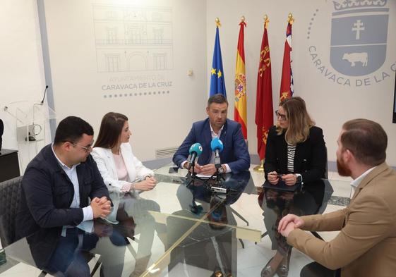 El alcalde y la presidenta de AJE durante la rueda de prensa.