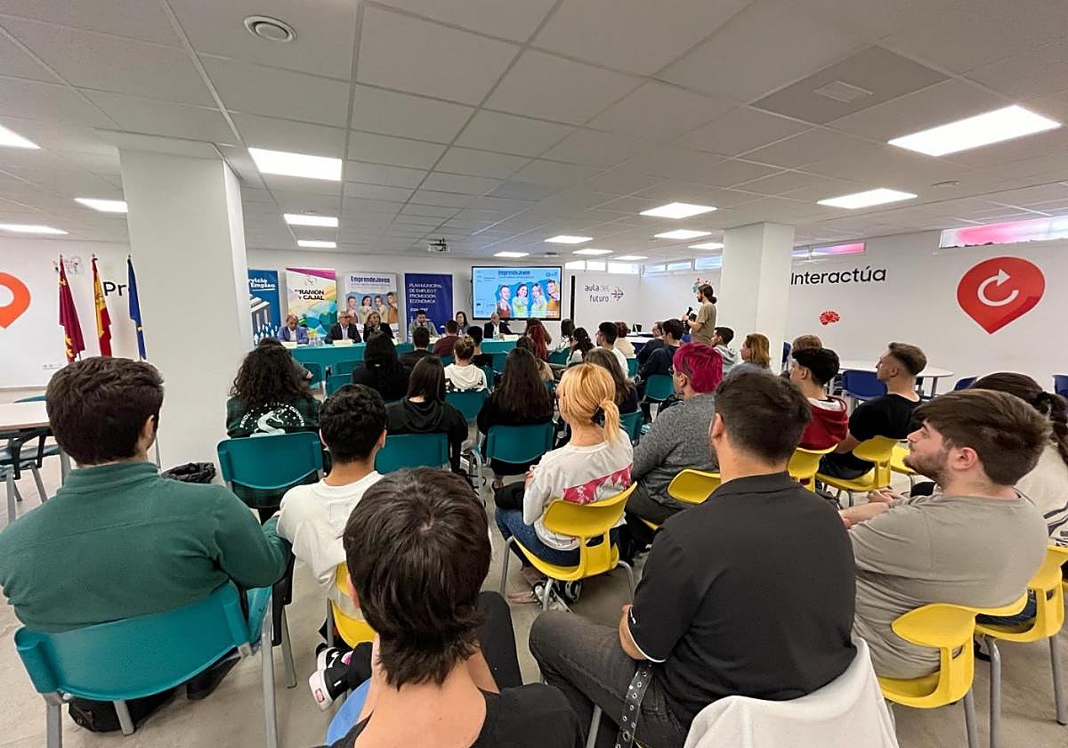 El programa se presentó ayer en el IES Ramón y Cajal