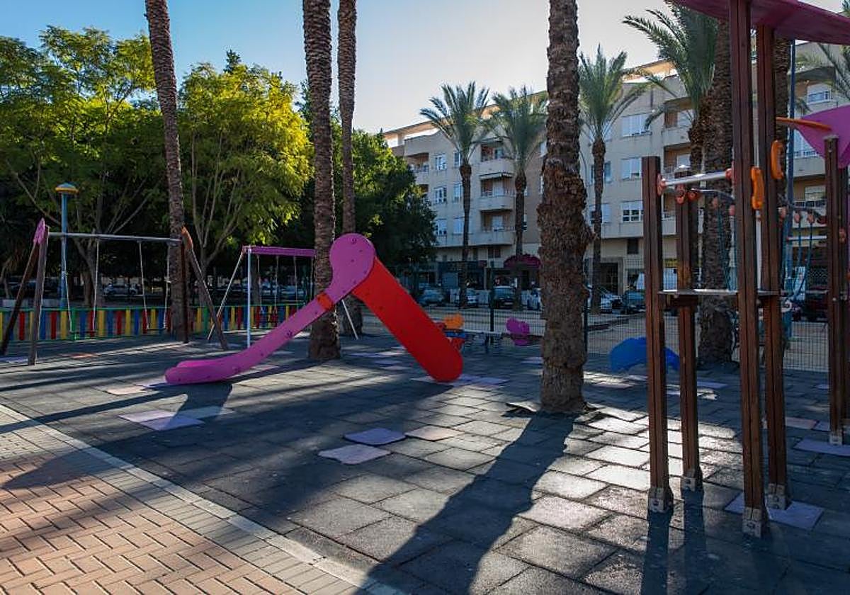 Estado en el que se encuentra el suelo de caucho del parque de la Ocarasa.