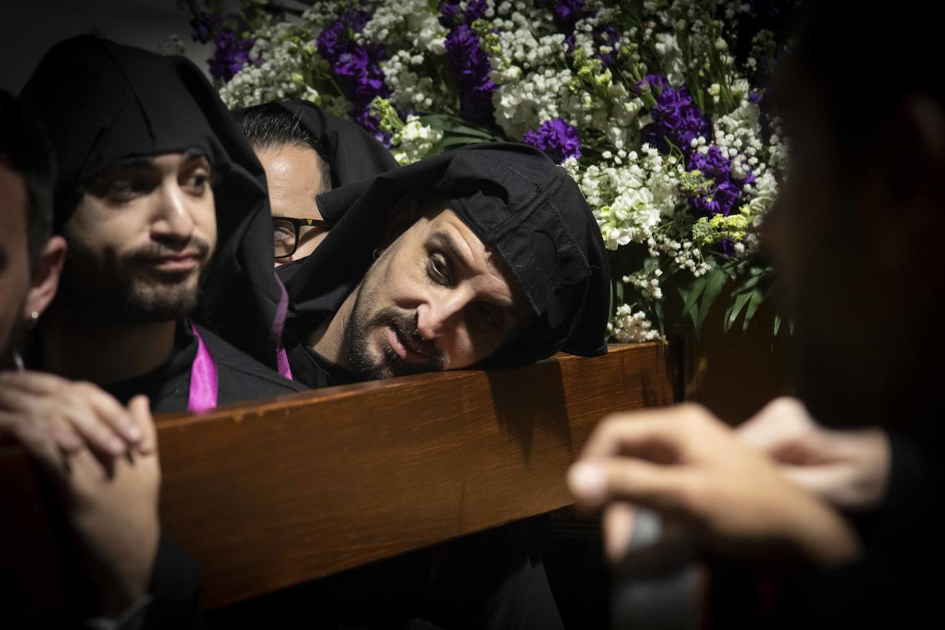 El vía crucis del Cristo del Socorro mantiene en vela a cientos de cartageneros