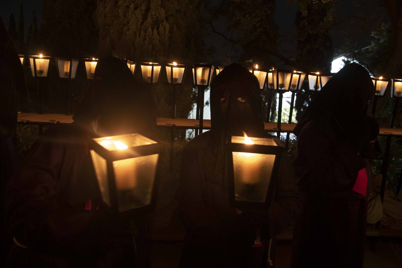 El vía crucis del Cristo del Socorro mantiene en vela a cientos de cartageneros