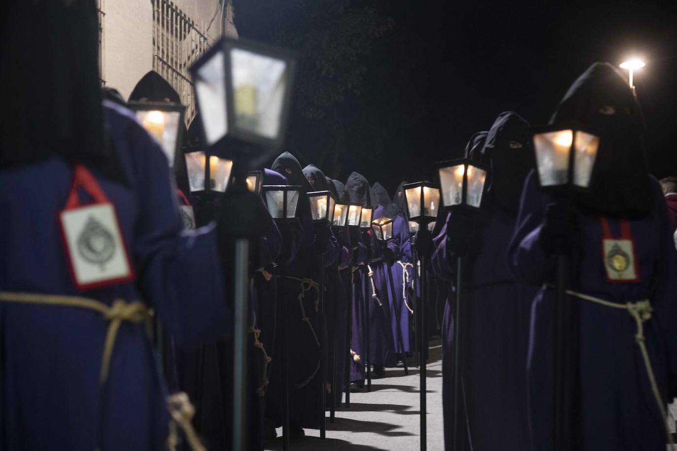 El vía crucis del Cristo del Socorro mantiene en vela a cientos de cartageneros
