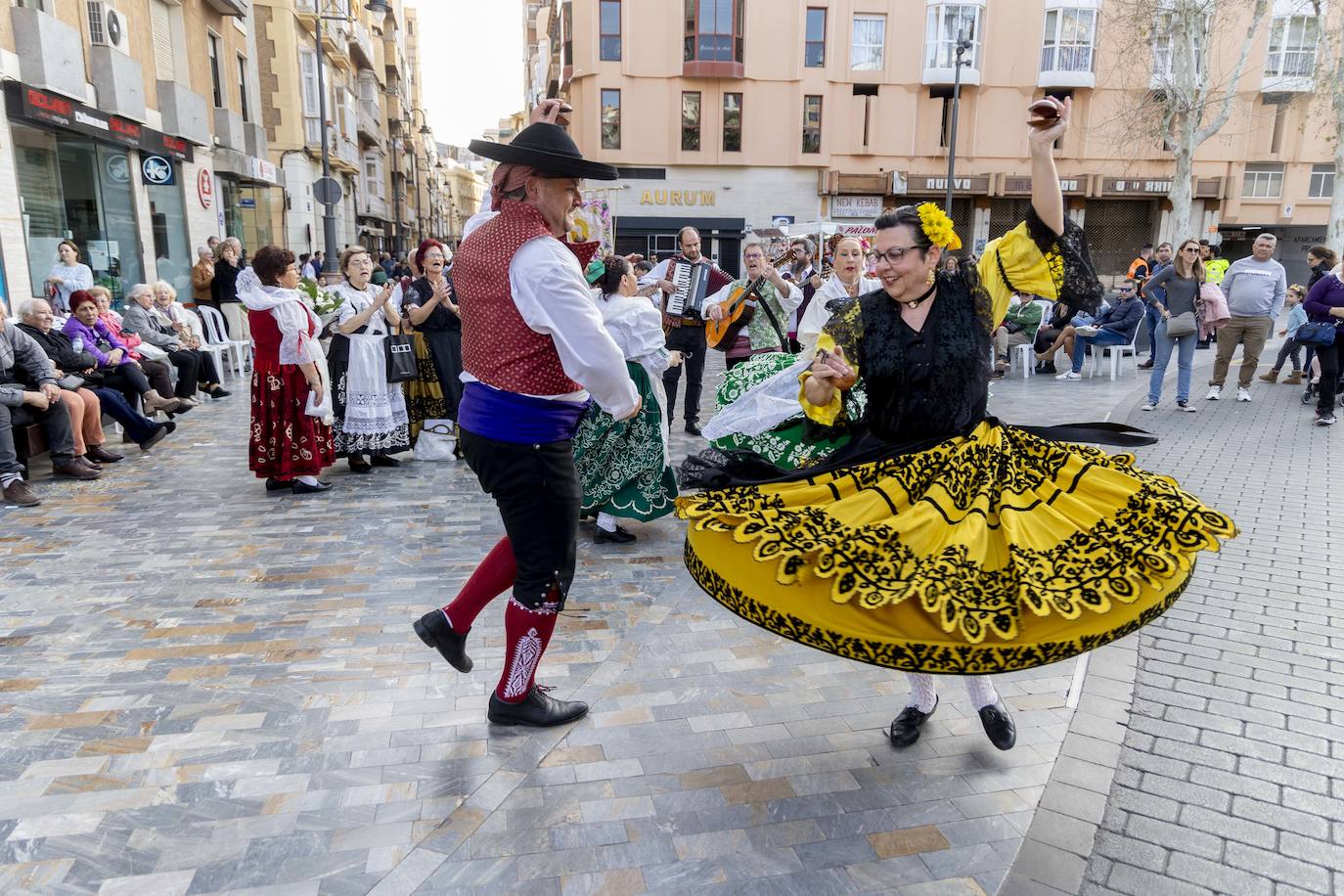 La ofrenda floral de Viernes de Dolores de Cartagena, en imágenes