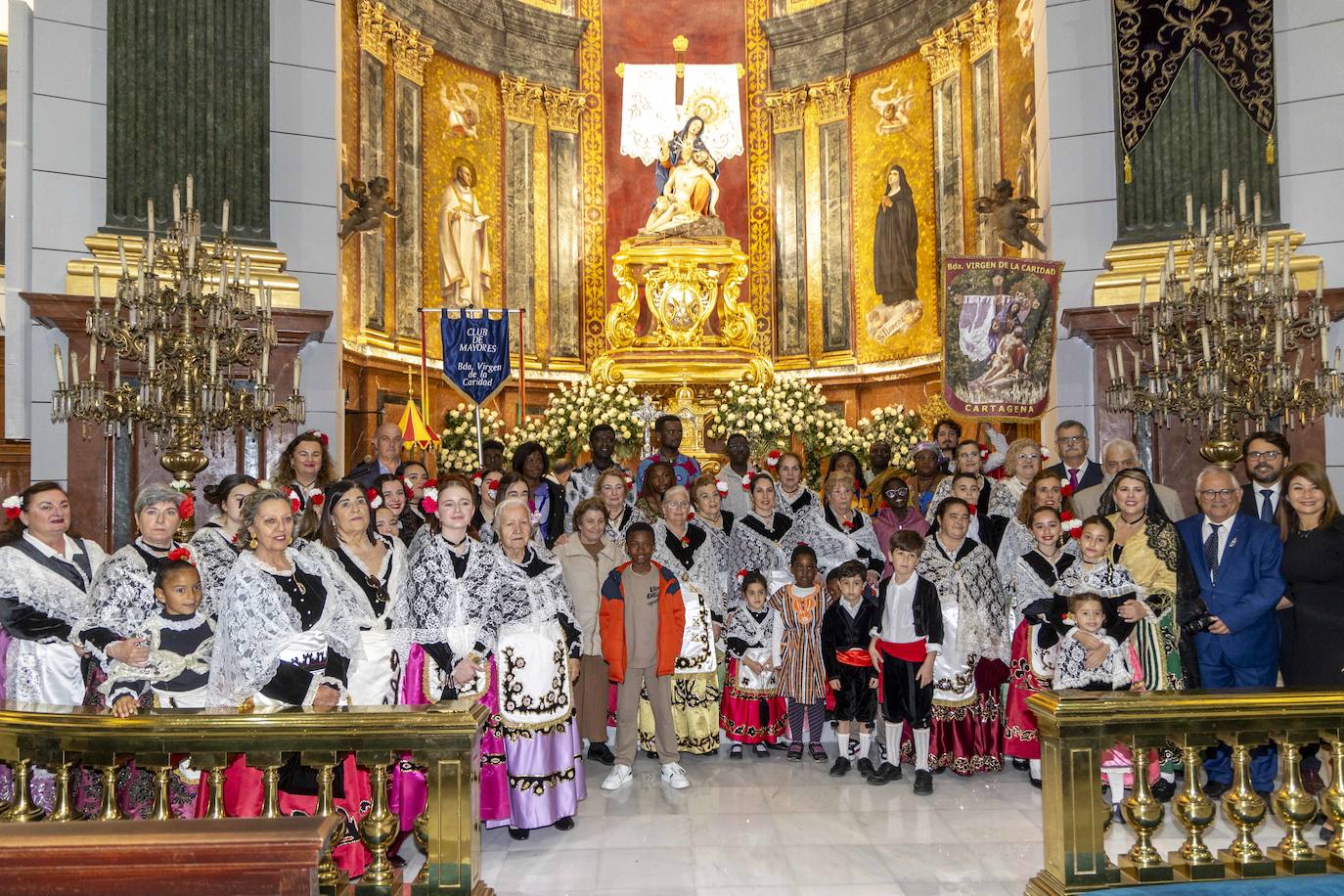 La ofrenda floral de Viernes de Dolores de Cartagena, en imágenes