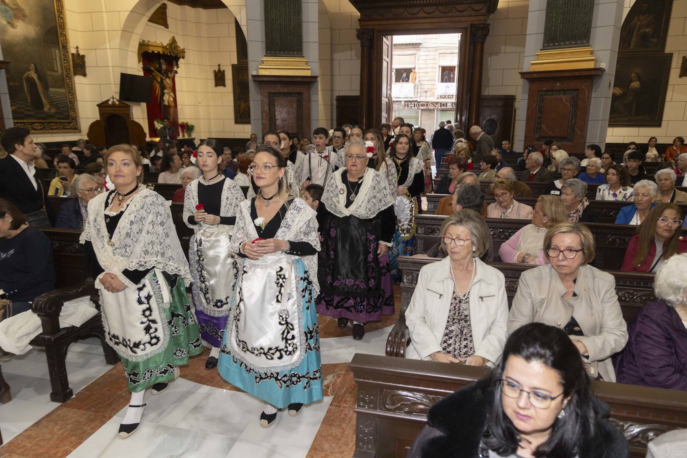 La ofrenda floral de Viernes de Dolores de Cartagena, en imágenes