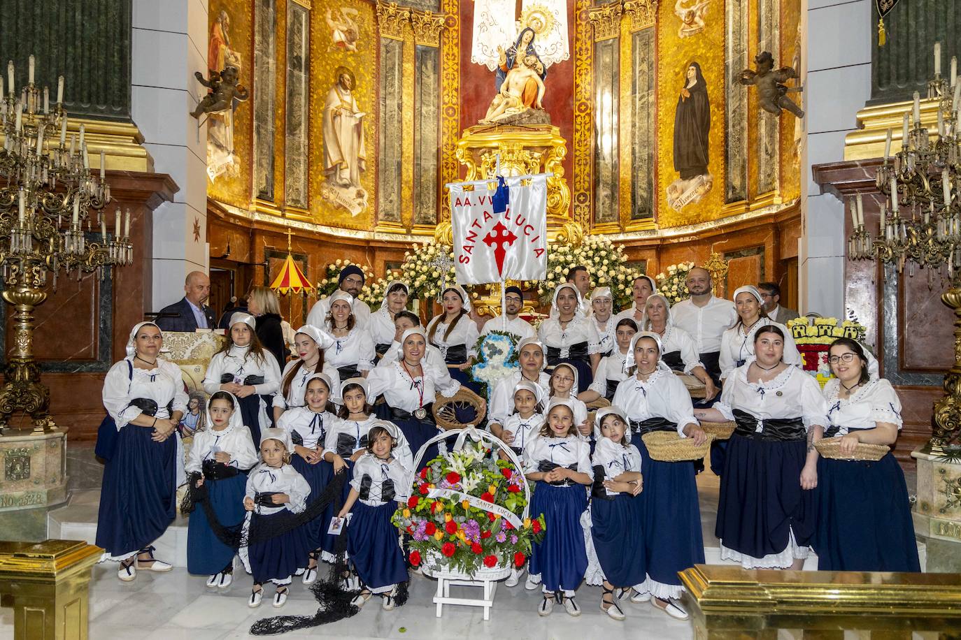 La ofrenda floral de Viernes de Dolores de Cartagena, en imágenes
