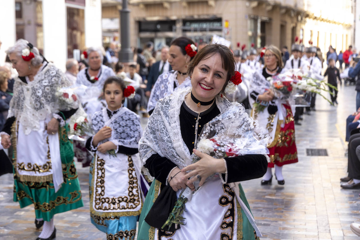 La ofrenda floral de Viernes de Dolores de Cartagena, en imágenes