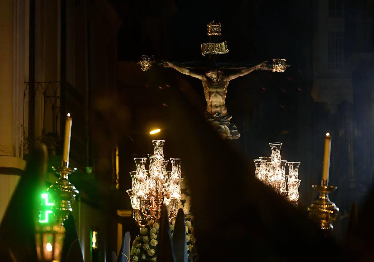 La procesión del Cristo del Amparo del Viernes de Dolores en Murcia, en imágenes