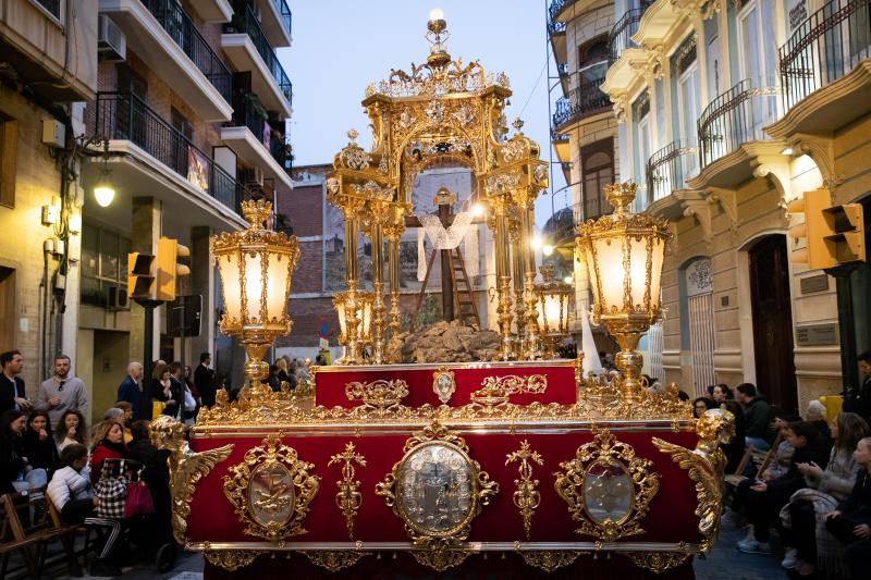 Una procesión de las mantillas en Orihuela pasada por agua