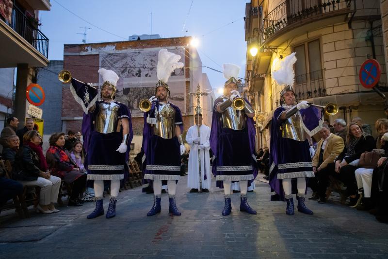 Una procesión de las mantillas en Orihuela pasada por agua