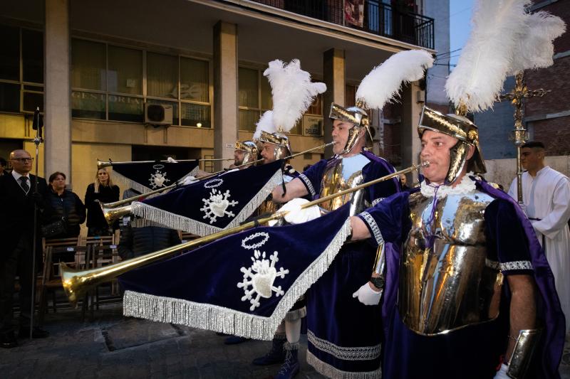 Una procesión de las mantillas en Orihuela pasada por agua