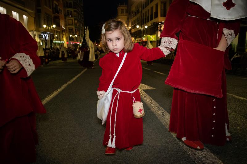 Una procesión de las mantillas en Orihuela pasada por agua