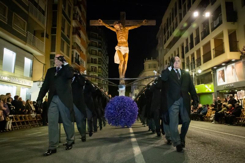 Una procesión de las mantillas en Orihuela pasada por agua