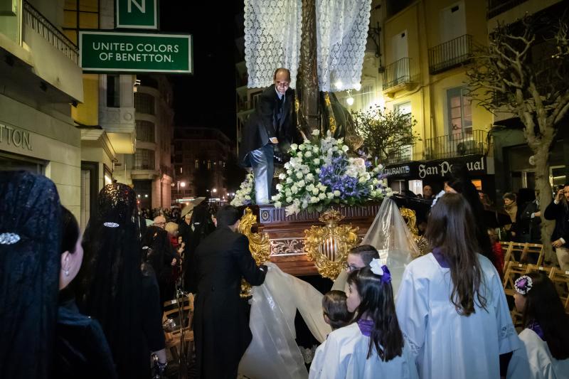 Una procesión de las mantillas en Orihuela pasada por agua