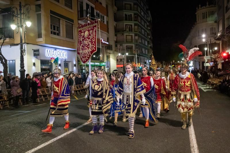 Una procesión de las mantillas en Orihuela pasada por agua