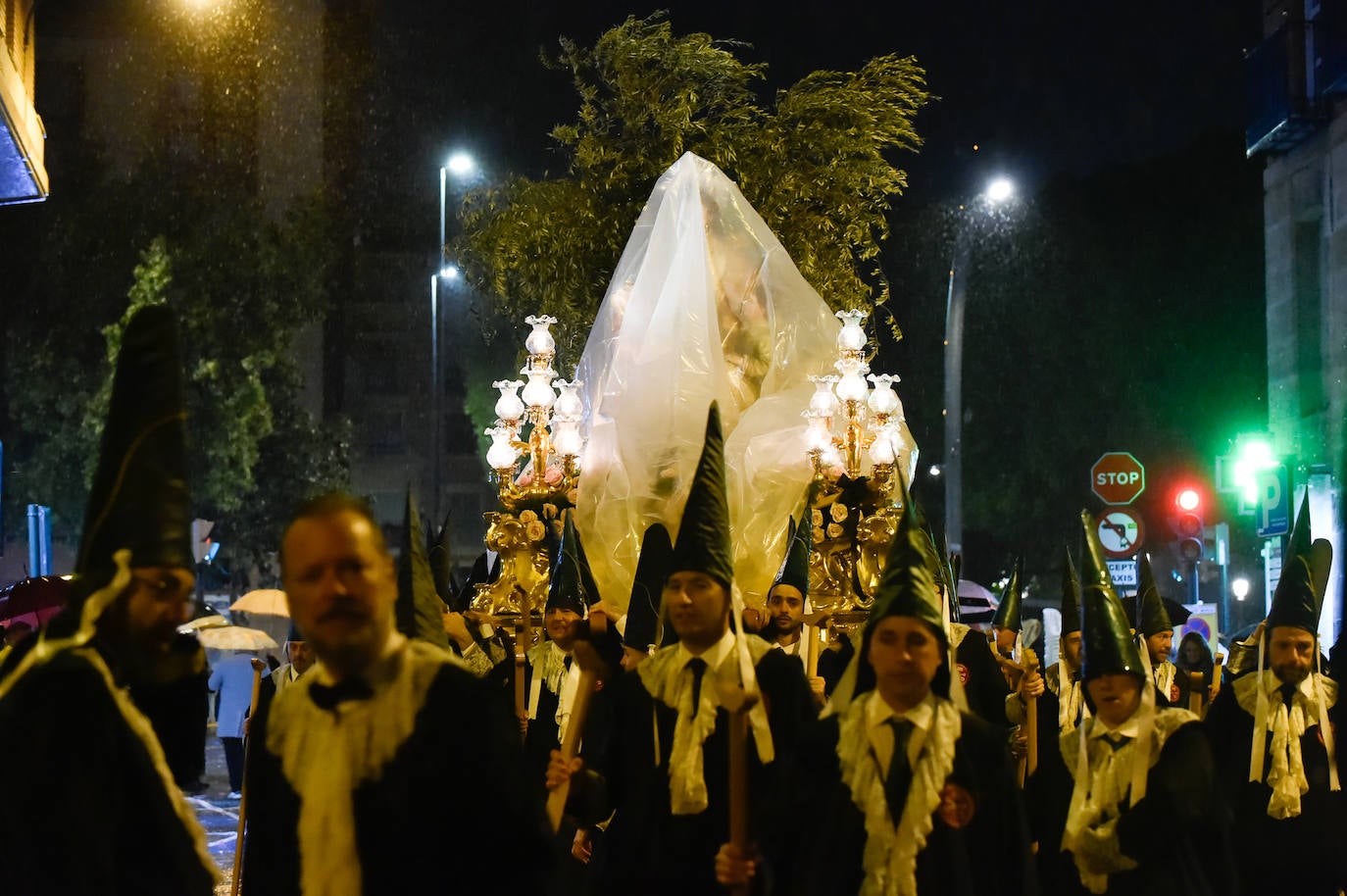 Suspendida la procesión del Cristo de la Esperanza en Murcia por la lluvia