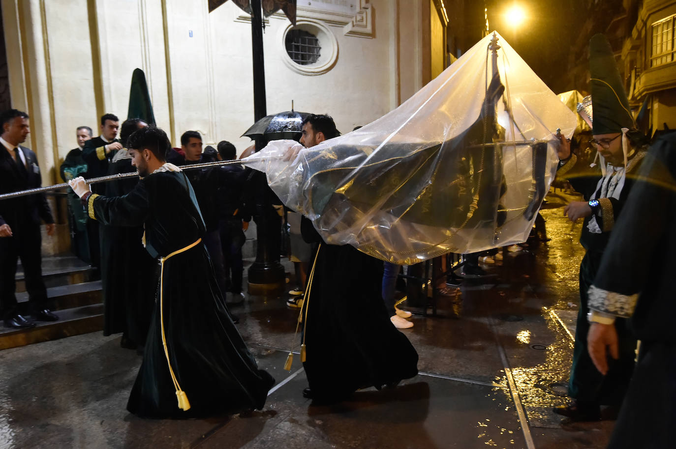 Suspendida la procesión del Cristo de la Esperanza en Murcia por la lluvia