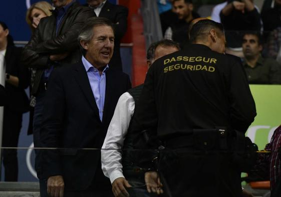 José Miguel Monje Carrillo, presidente de la FFRM desde hace 20 años, el pasado viernes en el palco del Palacio de Deportes de Cartagena, desde donde presenció el triunfo de ElPozo ante el Jimbee en el derbi de cuartos de final de la Copa de España de fútbol sala.