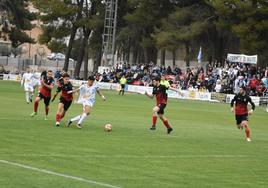 Agarrón a Qyoub dentro del área que fue sancionado con penalti.