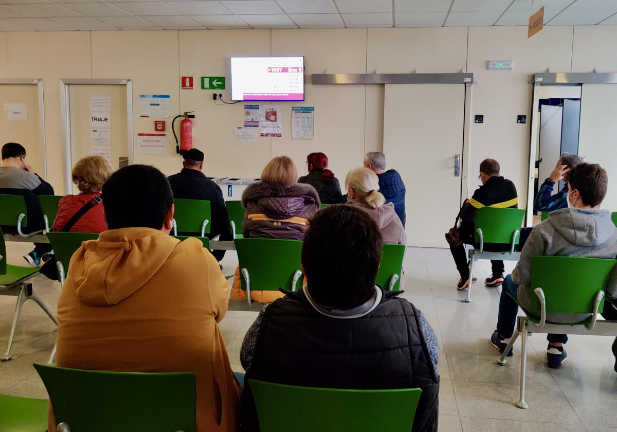 Una sala de espera de un hospital de Murcia, en una foto de archivo.