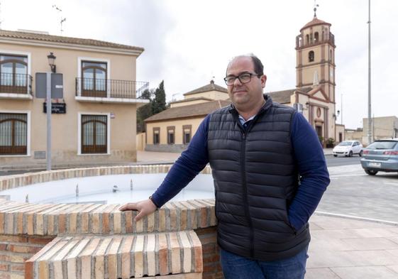 El presidente de la Junta Vecinal de La Palma, Antonio Pérez Cervantes, en la Plaza Manuel Zamora.